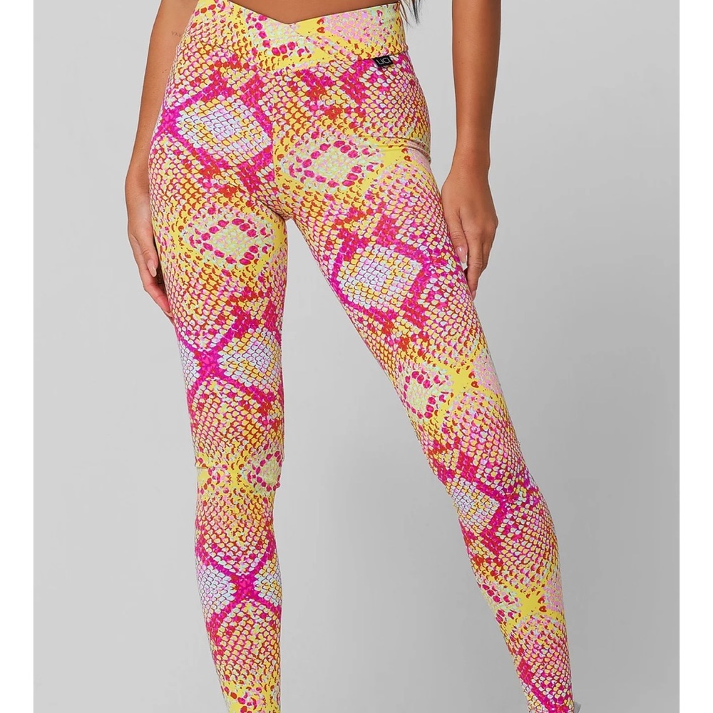 Brand new lici fit pink lemonade v cut scrunch leggings and sports bra